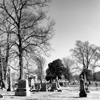 Снимок сделан в Mount Olivet Funeral Home &amp;amp; Cemetery пользователем Adrianna G. 4/5/2013