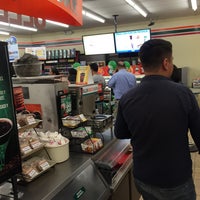 Photo taken at 7- Eleven by Luis Gönzalez on 7/8/2016