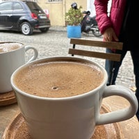 Foto diambil di Glow Coffee oleh Mehrdad R. pada 11/11/2022