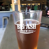 รูปภาพถ่ายที่ Big Ash Brewery โดย Bob K. เมื่อ 6/5/2022