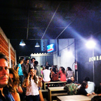 รูปภาพถ่ายที่ Smokey&amp;#39;s Burger House โดย Smokey&amp;#39;s Burger House เมื่อ 7/4/2013