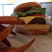 1/6/2015 tarihinde Cheearra E.ziyaretçi tarafından BurgerFi'de çekilen fotoğraf