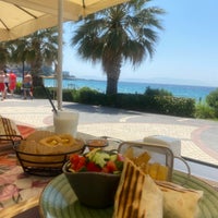 Foto tirada no(a) Palm Beach Cafe &amp;amp; Restaurant por Özge Ö. em 6/23/2023