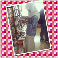 Review Gramedia Simpang Lima