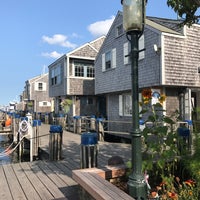 Das Foto wurde bei The Cottages at Nantucket Boat Basin von AElias A. am 8/26/2017 aufgenommen