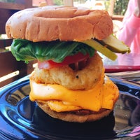Foto diambil di 400° Gourmet Burgers &amp;amp; Fries oleh Daniel L. pada 8/31/2016