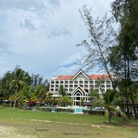 Photo taken at Miri Marriott Resort &amp;amp; Spa by Andrew D. on 8/12/2022