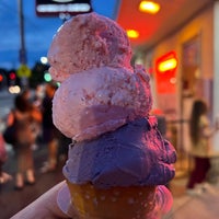 6/9/2022 tarihinde Ben W.ziyaretçi tarafından Custard &amp;amp; Cakes Creamery'de çekilen fotoğraf
