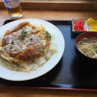 Photo taken at まるみつ食堂 by Takashi S. on 8/18/2015