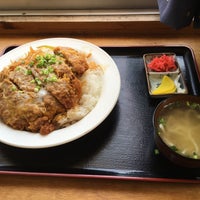 Photo taken at まるみつ食堂 by Takashi S. on 4/29/2016