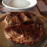 Foto scattata a Vermelho Burgers &amp;amp; Steaks da llldianalll il 4/20/2013