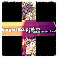 9/11/2015에 Crystal W.님이 Burgers &amp;amp; Cupcakes에서 찍은 사진
