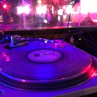 Foto tirada no(a) Public Bar por Bobby (DJ Oso Fresh) A. em 10/20/2017