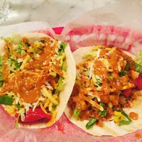 4/17/2016 tarihinde Deepika P.ziyaretçi tarafından Five Tacos'de çekilen fotoğraf