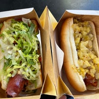 Photo taken at Hank&amp;#39;s Haute Dogs by Ole B. on 12/1/2022