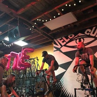 4/29/2017에 Taylor ☔.님이 Velo Cult Bicycle Shop &amp;amp; Bar에서 찍은 사진