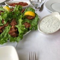 Das Foto wurde bei Kazan Restaurant Konyaaltı von Utku A. am 4/22/2023 aufgenommen