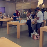 Photo taken at Apple South Coast Plaza by Eng.Yasser.Gh🦉♌️ on 10/31/2021