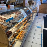 Photo taken at V.G. Donut &amp;amp; Bakery by Sulaiman 〰️ on 8/15/2020
