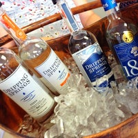 Photo prise au Dripping Springs Vodka and Gin par Way Out W. le8/26/2014