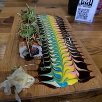 Foto scattata a Yuzu Sushi and Robata Grill da Khalid il 11/5/2023