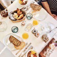 Photo taken at The Brown Bread Bag - Hotel Miró Breakfast by Juan Antonio R. on 7/3/2018