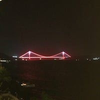 Photo taken at Güzel Yer Balık Lokantası by İndescribablerosegarden on 8/31/2018
