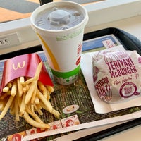 Photo taken at McDonald&amp;#39;s by ヱチゼンくらげ on 4/23/2022