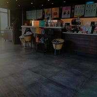 Foto diambil di Starbucks oleh Abdualziz pada 3/16/2023