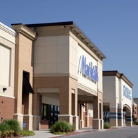 Foto tirada no(a) Tulsa Hills Shopping Center por Tulsa Hills Shopping Center em 8/14/2014