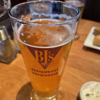 Photo taken at BJ&amp;#39;s Restaurant &amp;amp; Brewhouse by Shawn A. on 5/13/2022