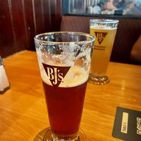 Photo taken at BJ&amp;#39;s Restaurant &amp;amp; Brewhouse by Shawn A. on 5/13/2022