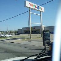 toys r us brooklyn