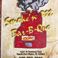 Foto tomada en Smoke&amp;#39;n Pit Bar B Que  por Kyle C. el 6/11/2013