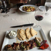 รูปภาพถ่ายที่ Basils Greek Dining โดย Sonali P. เมื่อ 4/10/2019