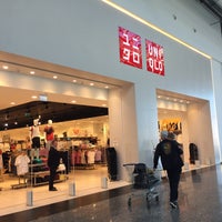 Photo taken at UNIQLO by Alexandrina on 4/15/2019