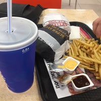 Photo taken at Carl&amp;#39;s Jr. by Wigner A. on 8/11/2017
