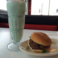 Photo taken at Steak &amp;#39;n Shake by Haoxiang Y. on 8/10/2014