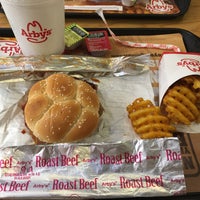 Photo taken at Arby&amp;#39;s by 🎀Hanife A. on 2/19/2017