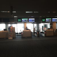 Photo taken at Gate 31 by 政明 眞. on 7/27/2015