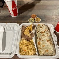 Foto scattata a Palmitos Mexican Eatery da Shane B. il 11/7/2023