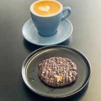 3/20/2022 tarihinde 🦋ziyaretçi tarafından Reframe Coffee Roasters'de çekilen fotoğraf