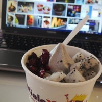 4/21/2013에 Kenny K.님이 Mieleyo Premium Frozen Yogurt에서 찍은 사진