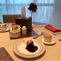 Photo taken at fairmont gold 28th floor coffee and buffet by Mashael A. on 3/28/2019