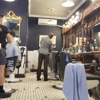 Das Foto wurde bei Neighborhood Cut and Shave Barber Shop von Ian James R. am 8/16/2019 aufgenommen