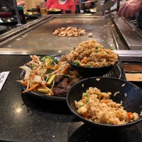 Photo taken at Hikuni Japanese Sushi Bar and Hibachi Restaurant by Franz H. on 3/24/2019