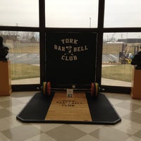 Photo prise au York Barbell Retail Outlet Store &amp;amp; Weightlifting Hall of Fame par York Barbell Retail Outlet Store &amp;amp; Weightlifting Hall of Fame le5/18/2015
