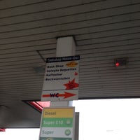 Foto scattata a TOTAL Tankstelle da Boudewijn V. il 12/15/2012