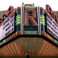 4/26/2014 tarihinde Riviera Theatre &amp;amp; Performing Arts Centerziyaretçi tarafından Riviera Theatre &amp;amp; Performing Arts Center'de çekilen fotoğraf