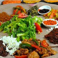 รูปภาพถ่ายที่ Ethiopiques โดย TasteAway.com เมื่อ 6/19/2013